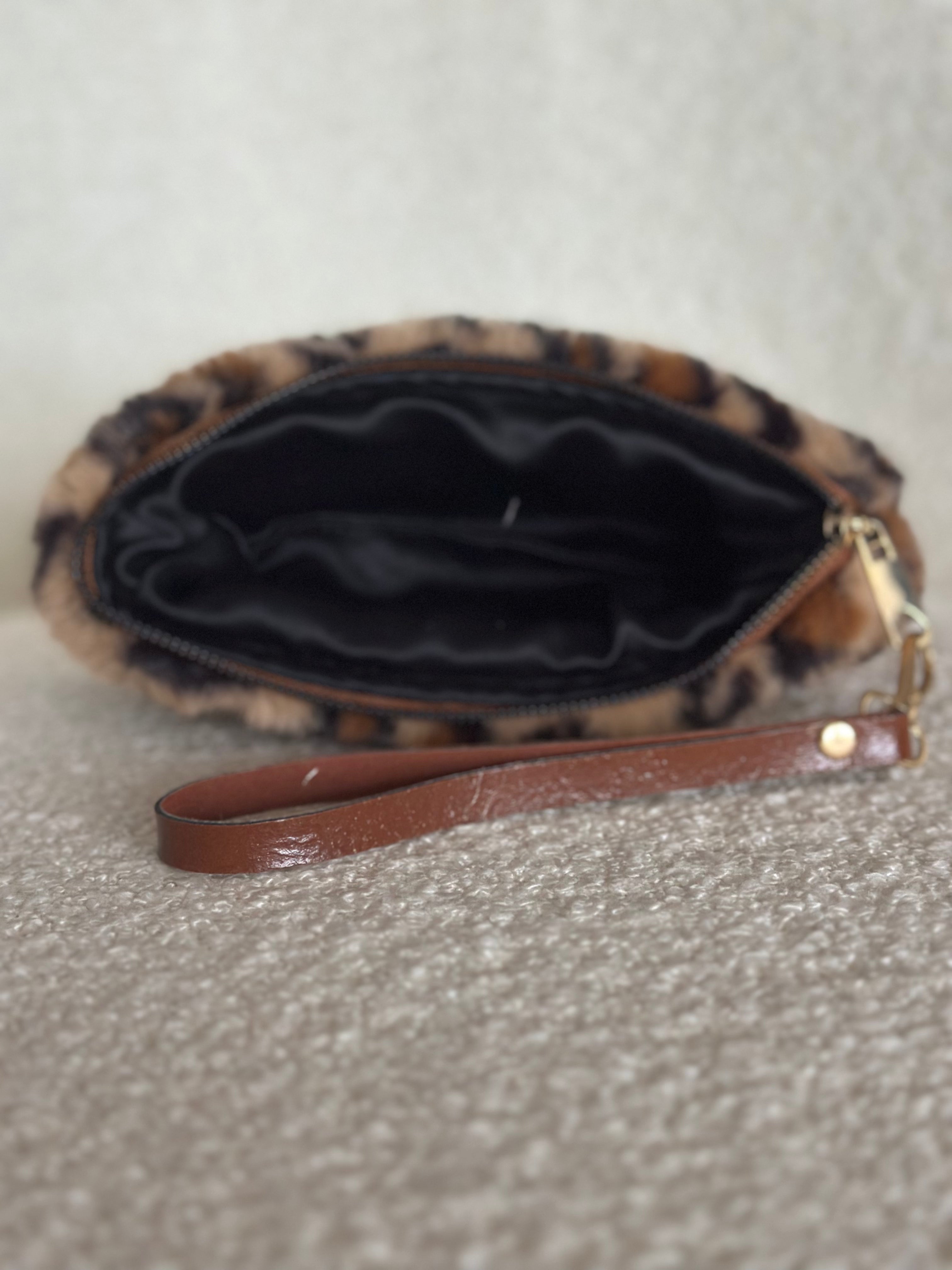 Soft Touch Peluş Gözlük ve Seyahat Çantası | Leopar