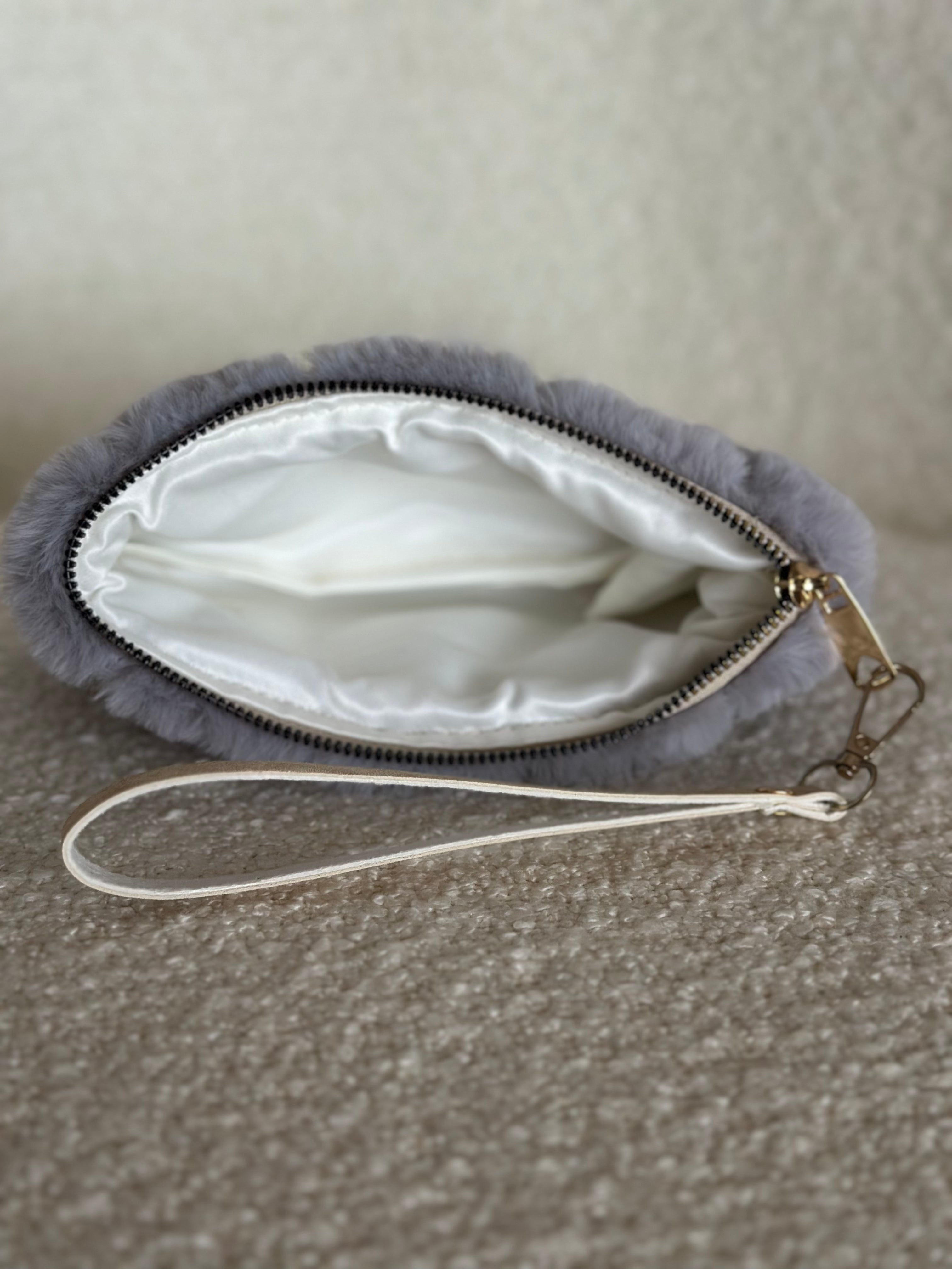 Soft Touch Peluş Gözlük ve Seyahat Çantası | Gri